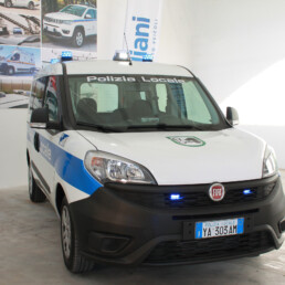 celiani-allestimento-veicoli-ufficio-mobile-polizia-locale-dispositivi-luminosi