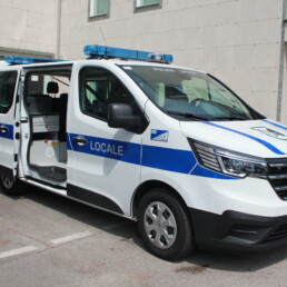 celiani-allestimento-veicoli-ufficio-mobile-polizia-locale-esterno
