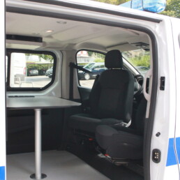 celiani-allestimento-veicoli-ufficio-mobile-polizia-locale-posteriore
