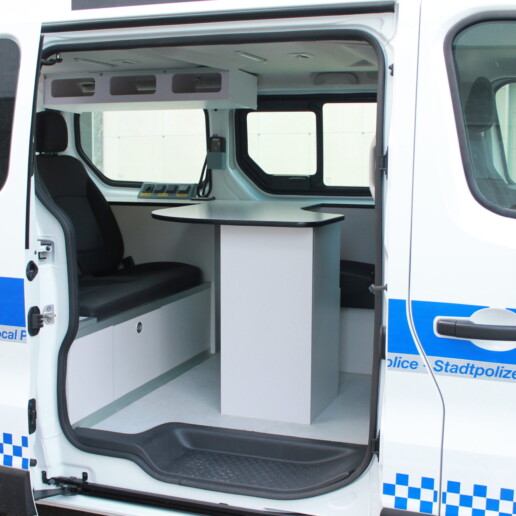 celiani-allestimento-veicoli-ufficio-mobile-polizia-locale-vano-ufficio